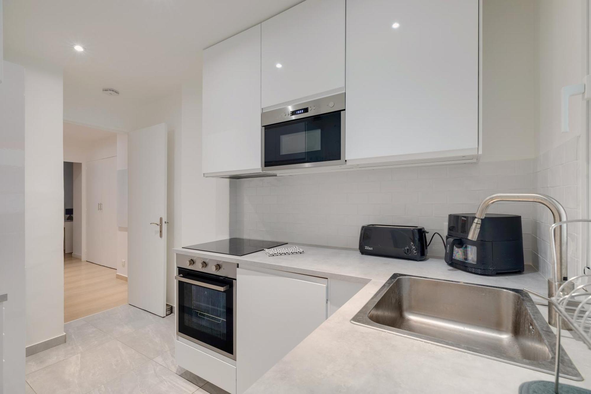 Newly Renovated Charming Downtown Apartment Antibes Exteriör bild
