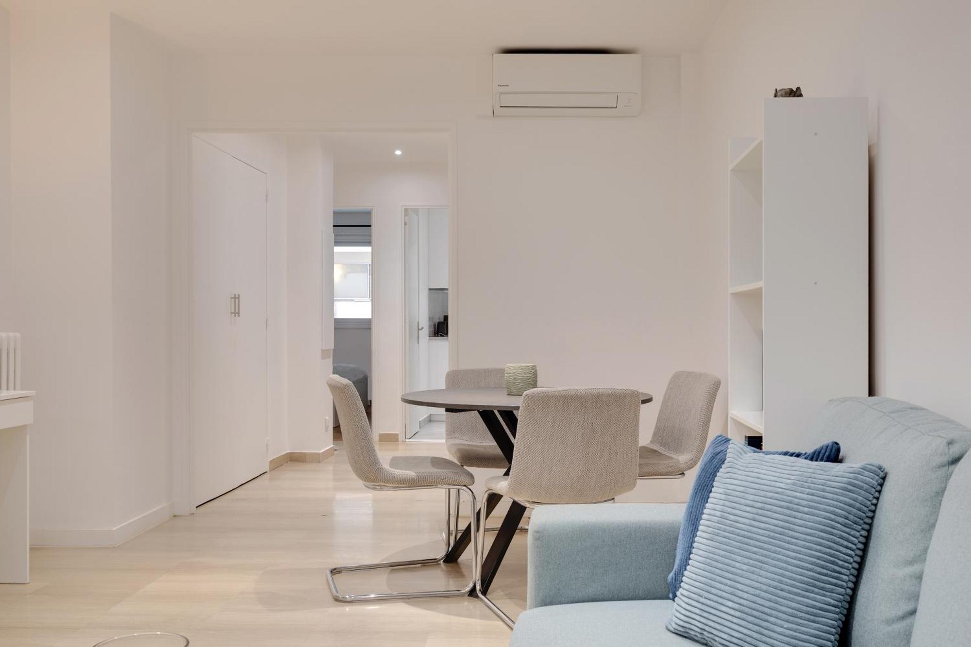 Newly Renovated Charming Downtown Apartment Antibes Exteriör bild